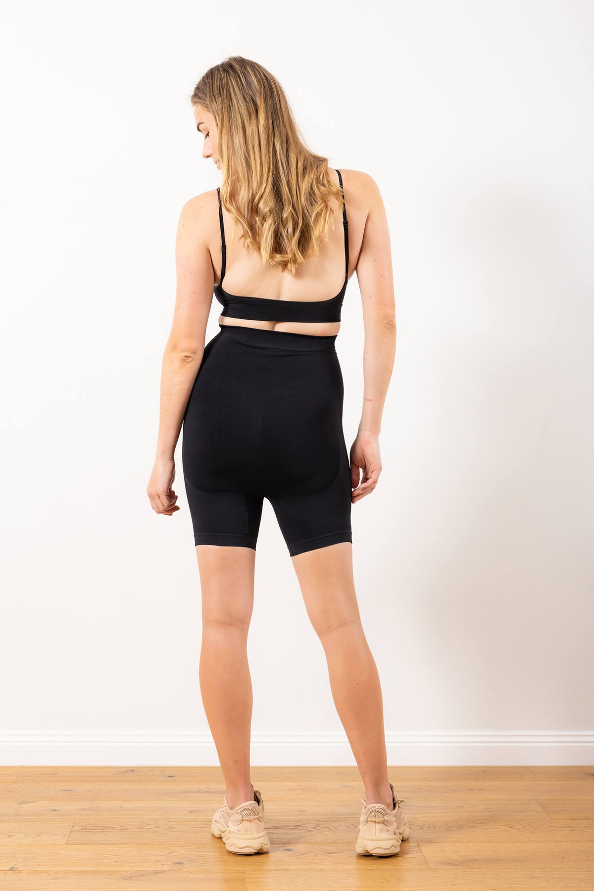 Celle-Short-Back-Black
